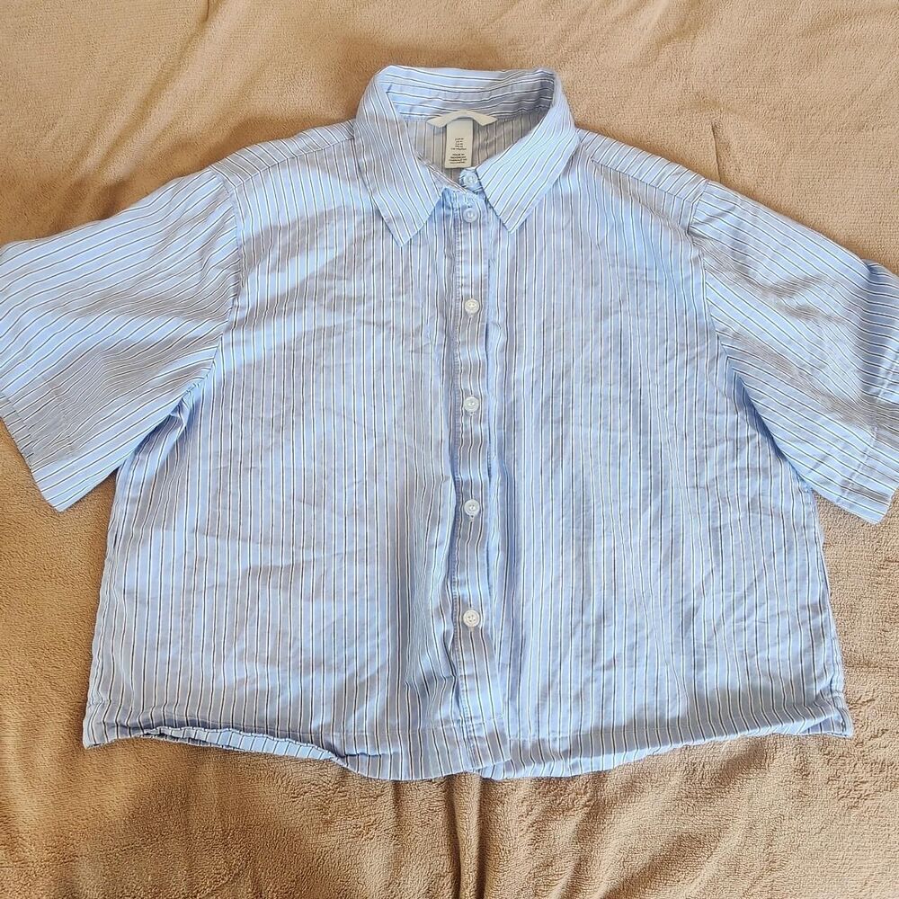 H&M Blue White Striped Button Up Crop Shirt Short Sleeve Size Medium